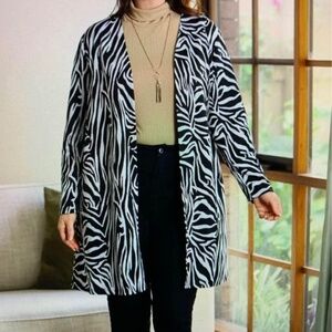 Ladies size 1XL open front seat per print bone jacket